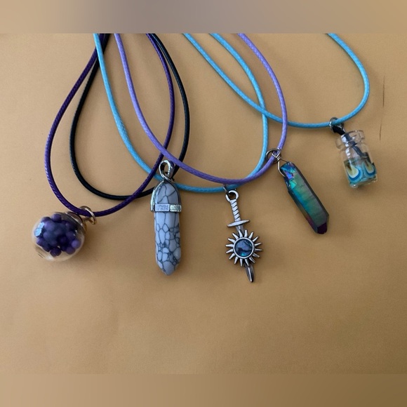 Very Unique variety lot of 5 Necklaces, 22” - Picture 2 of 2